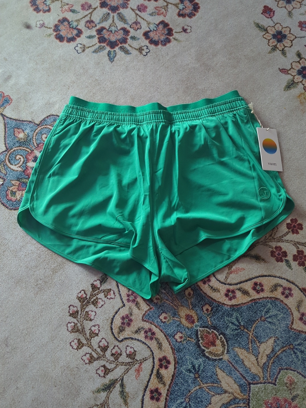 Vuori Women's Emerald Green Athletic Shorts Luna Piped 2" NWT XL